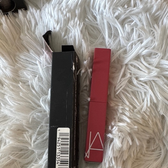 NARS PowerMatte Lipstick - American Woman - Picture 2 of 4